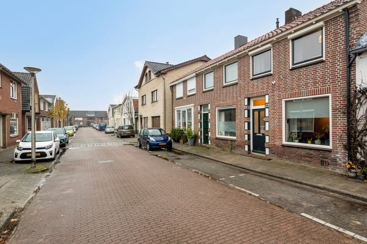 Bekijk foto 30 van Resedastraat 23