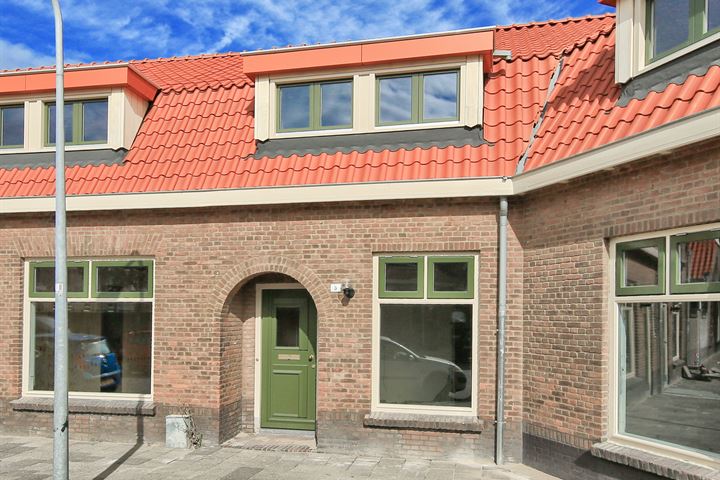 Bekijk foto 1 van Emostraat 5