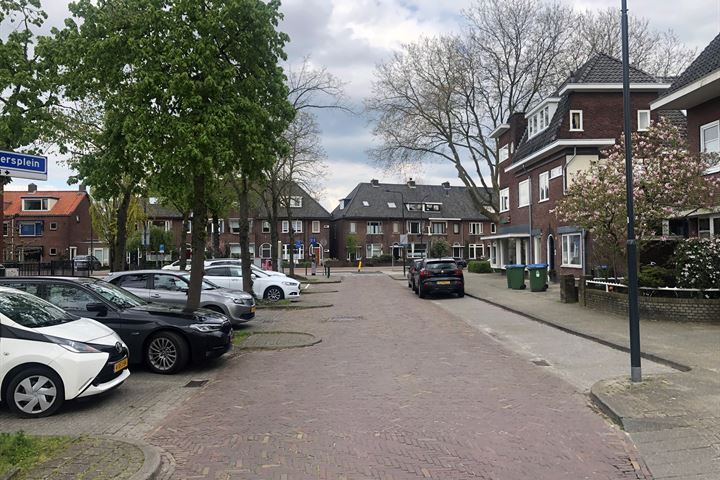 View photo 1 of Pastoor Pottersplein 44