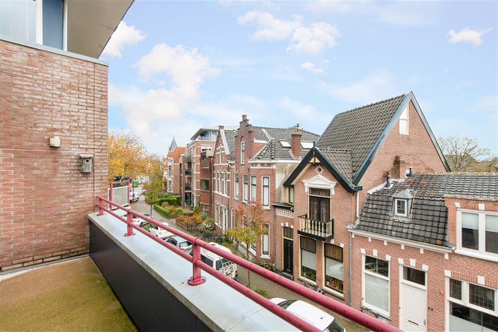 Bekijk foto 32 van Emmastraat 152