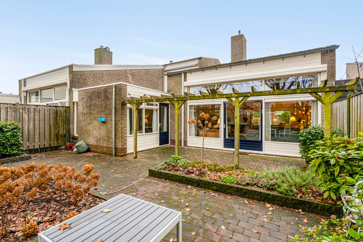 Bekijk foto 32 van Albert Cuijpstraat 74