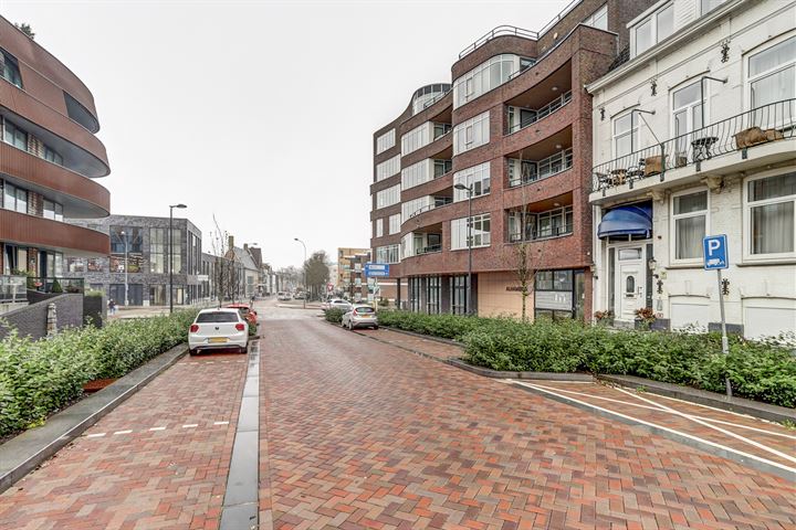 Bekijk foto 4 van Coosje Buskenstraat 132