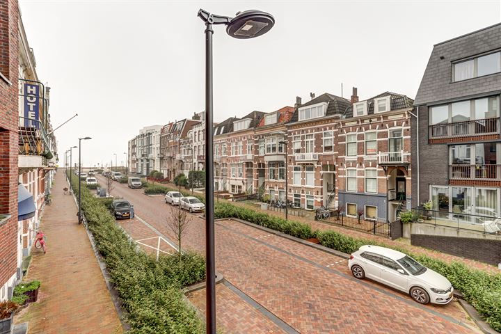 Bekijk foto 30 van Coosje Buskenstraat 132