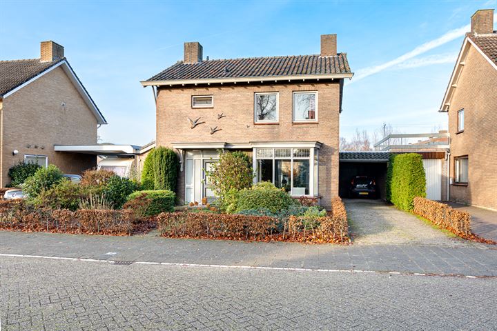 View photo 31 of Lariestraat 24