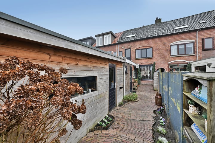 View photo 32 of Hellebaardstraat 21