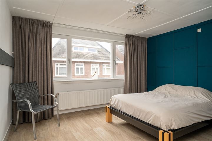 Bekijk foto 16 van Van Riebeekstraat 40