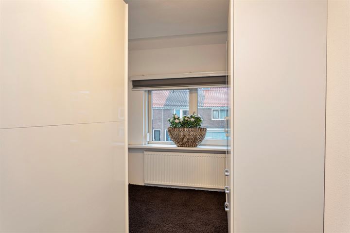 Bekijk foto 16 van Vermeerstraat 48