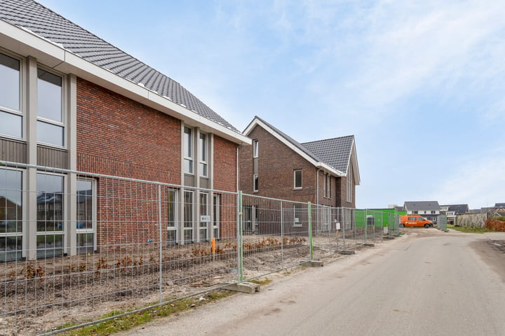 Bekijk foto 31 van Musicalstraat 19