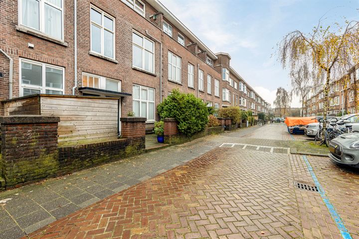 Bekijk foto 47 van van Naeltwijckstraat 80