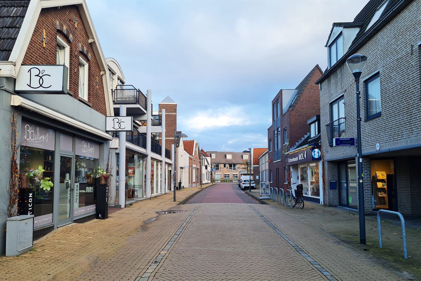 View photo 2 of Kapelstraat 12