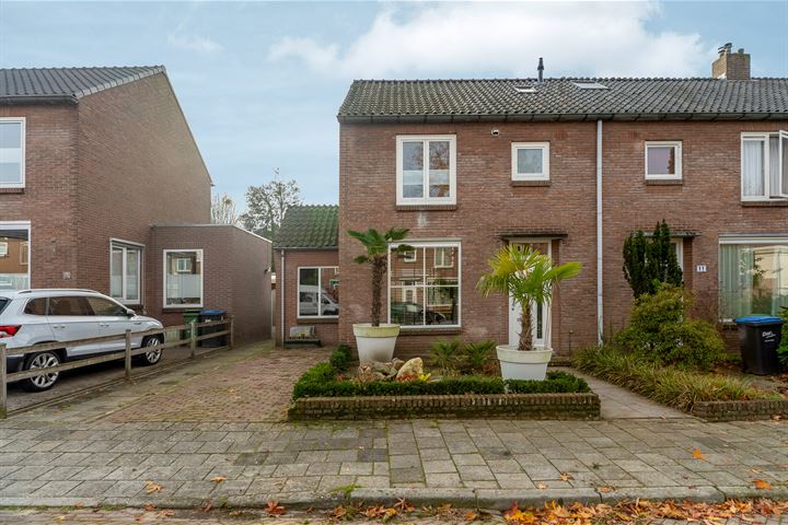 Bekijk foto 43 van Glimwormstraat 9