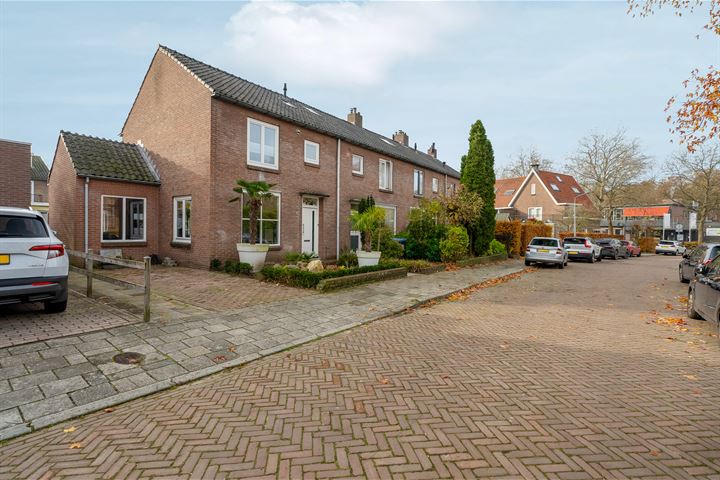 Bekijk foto 42 van Glimwormstraat 9