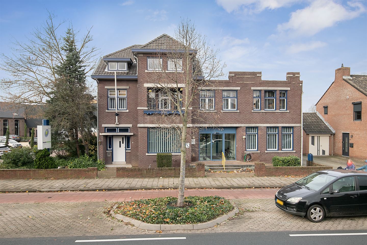 View photo 2 of Venloseweg 17-19