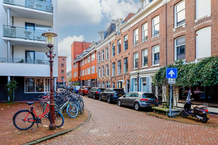 Bekijk foto 4 van Douwes Dekkerstraat 26-III