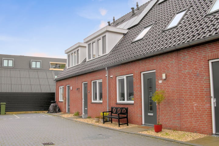 View photo 32 of Hoofdstraat 97-B