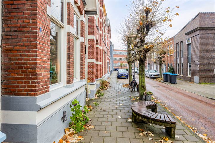 Bekijk foto 37 van Waldeckstraat 8