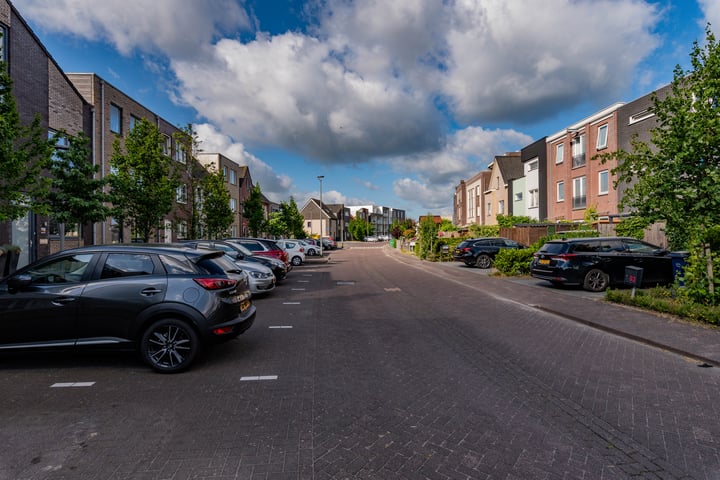 View photo 28 of Marsstraat 85