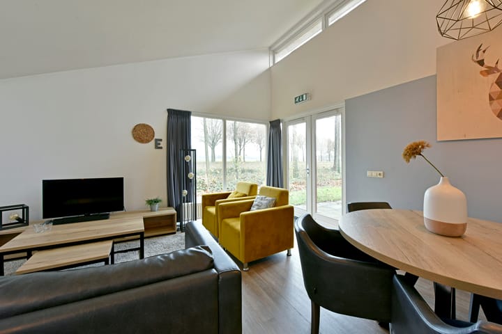 Foto 6 van Zwembadweg 1-W112