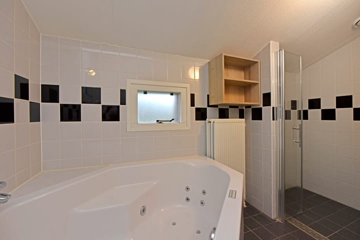 Foto 23 van Zwembadweg 1-W112