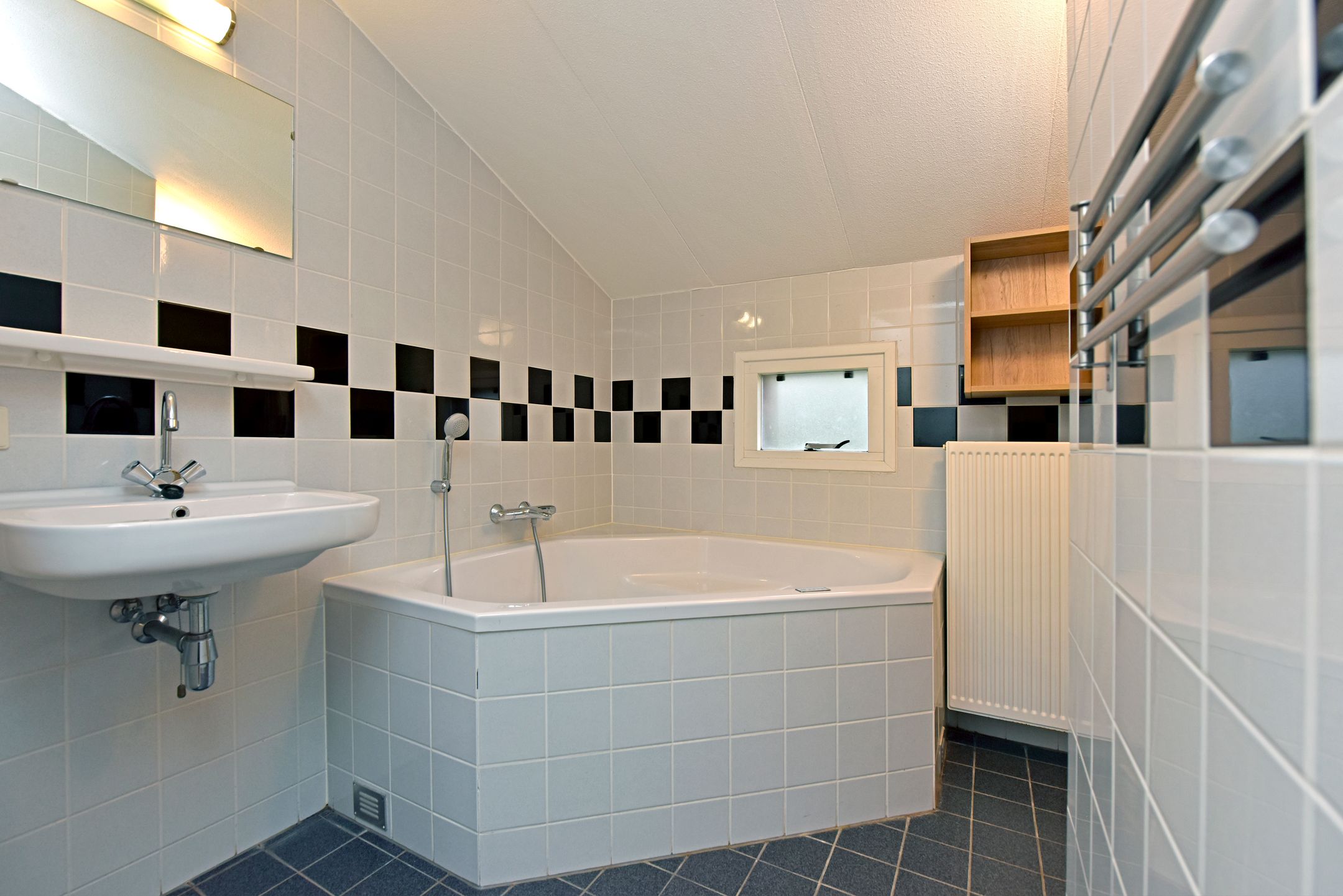 Foto 24 van Zwembadweg 1-W112