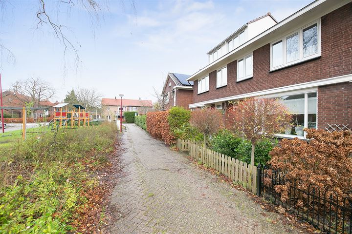 View photo 34 of Prins Bernhardstraat 13