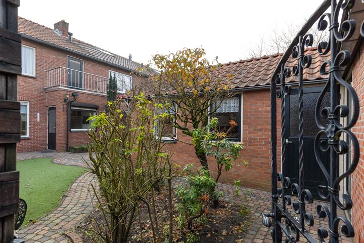 Bekijk foto 43 van Freule van Dorthstraat 54