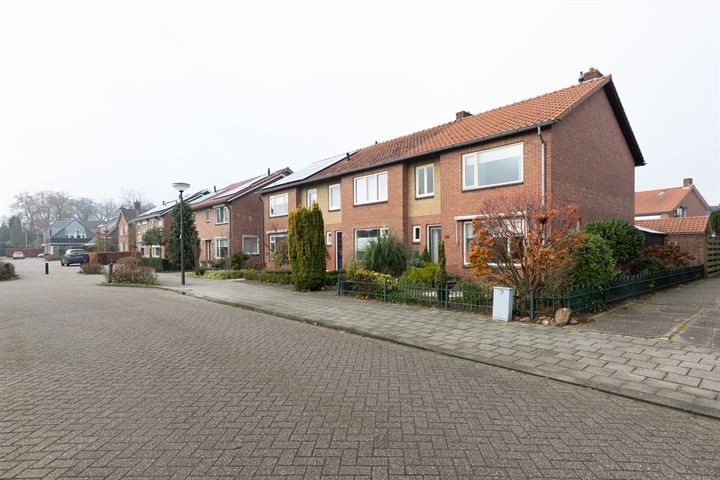 Bekijk foto 47 van Freule van Dorthstraat 54