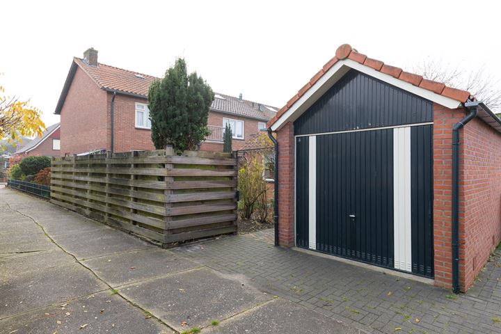 Bekijk foto 45 van Freule van Dorthstraat 54