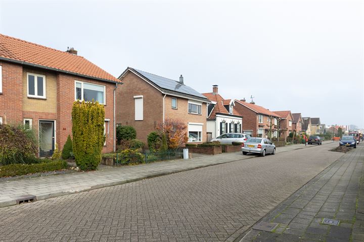 Bekijk foto 46 van Freule van Dorthstraat 54