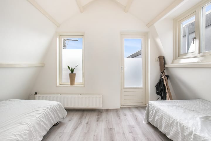 Foto 32 van Raam 242