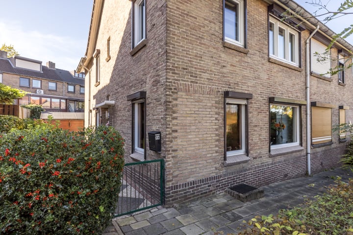 Bekijk foto 3 van Constantijn Huygensstraat 76