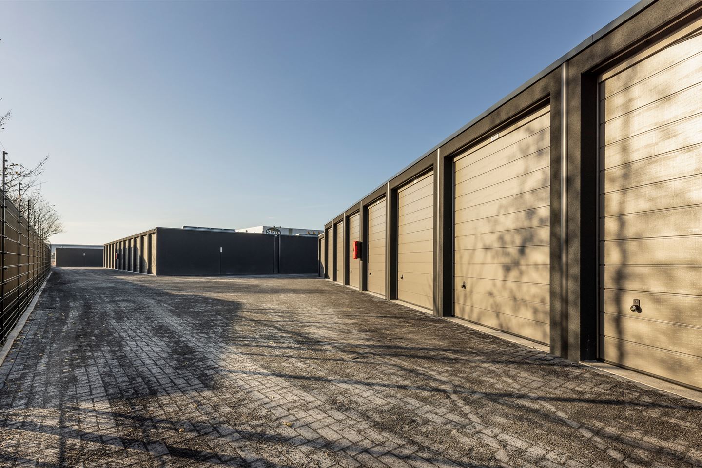 Bekijk foto 3 van Garagepark Terneuzen