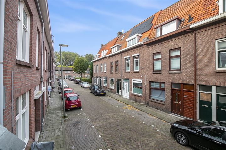 Bekijk foto 33 van Numansdorpsestraat 10