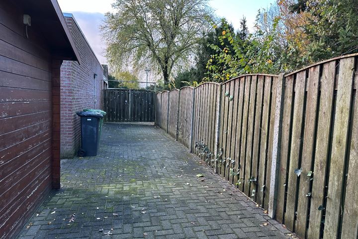 Bekijk foto 42 van Meester van Busselstraat 100