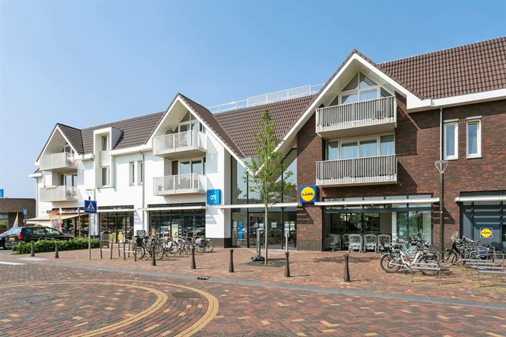 Bekijk foto 46 van Meester van Busselstraat 100