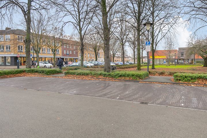 Bekijk foto 45 van Kardinaal van Rossumplein 13