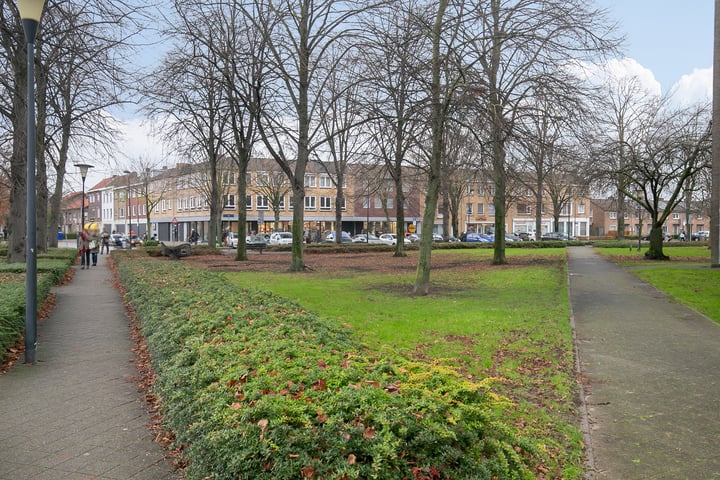 Bekijk foto 47 van Kardinaal van Rossumplein 13