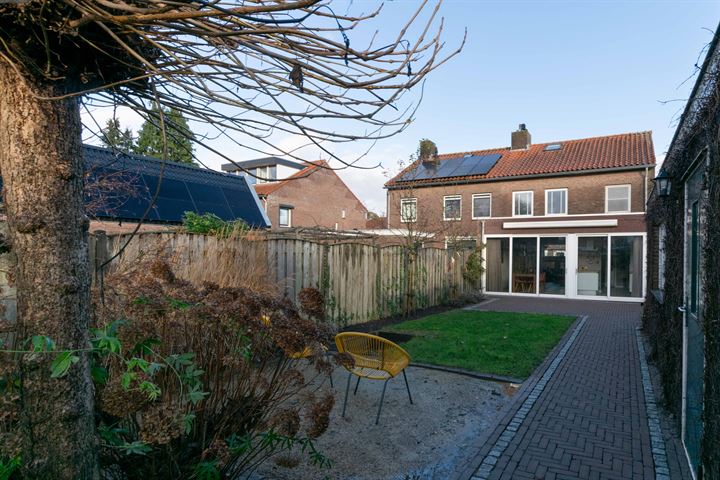 Bekijk foto 32 van Irenestraat 13