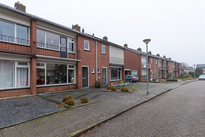 Bekijk foto 39 van Montgomerystraat 14