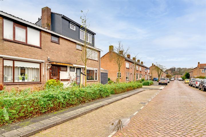 Bekijk foto 44 van Van Deysselstraat 39