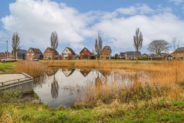 Bekijk foto 33 van Veldbloemenlaan 84