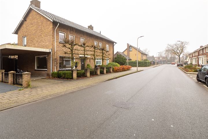 Bekijk foto 43 van Vanekerstraat 489