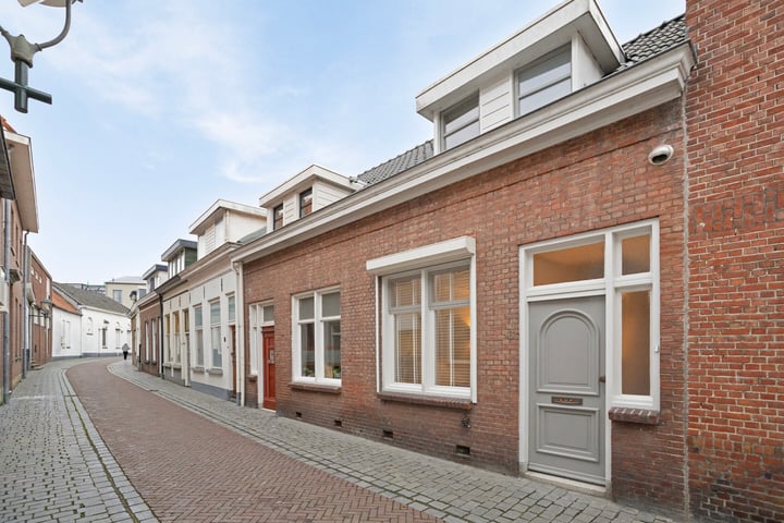 Bekijk foto 2 van Rozemarijnstraat 6