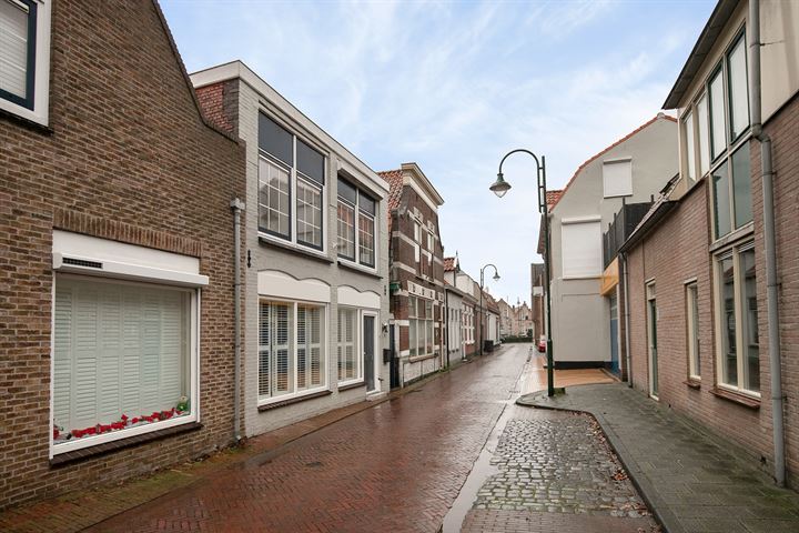 Bekijk foto 47 van Ds. de Bresstraat 8