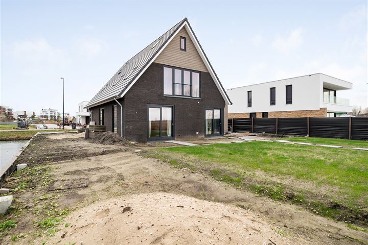 Bekijk foto 37 van Wilhelmina Voorwindenkade 37