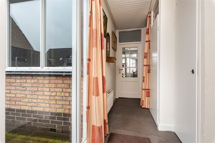 Bekijk foto 10 van Dokter P. Oosthoekstraat 6