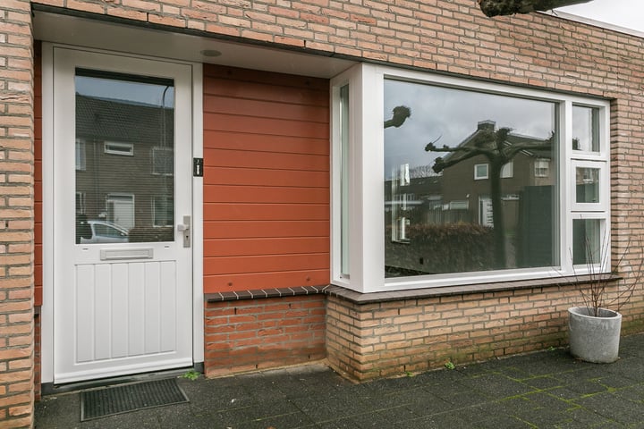 Bekijk foto 2 van Lambertusstraat 66