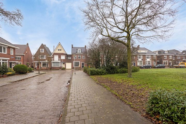 Bekijk foto 38 van Diepenbrockstraat 1