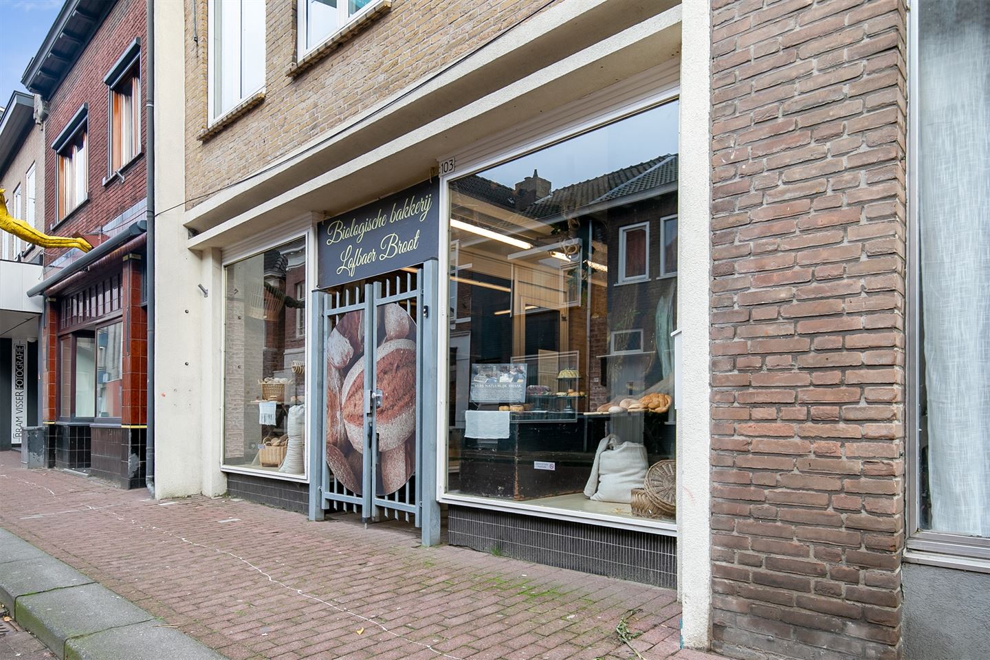 View photo 2 of Raadhuisstraat 103