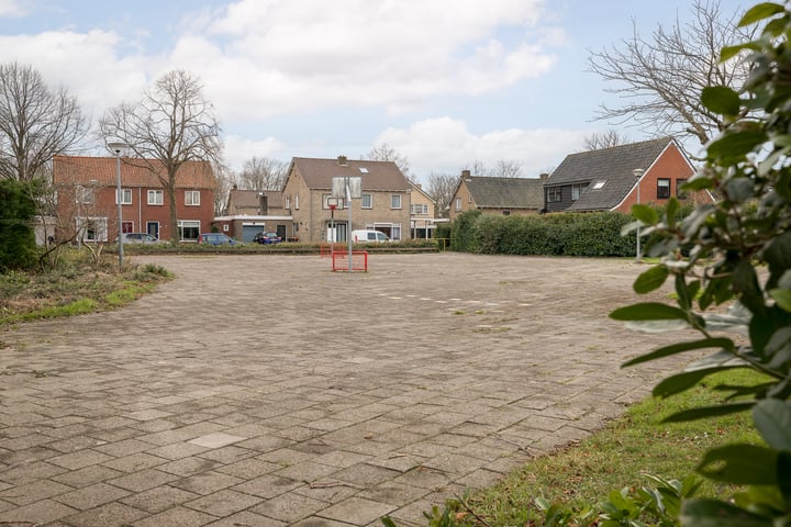 Bekijk foto 40 van Outger Jacobszstraat 16